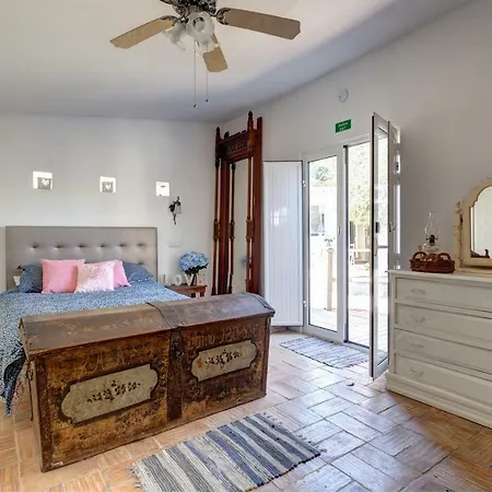 Casa De Mondo Ii Maison d'hôtes *